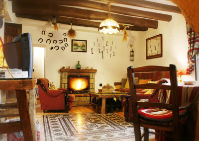 Salón con chimenea